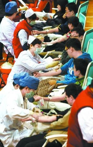 意昂2官网近500名醫學學生獻血